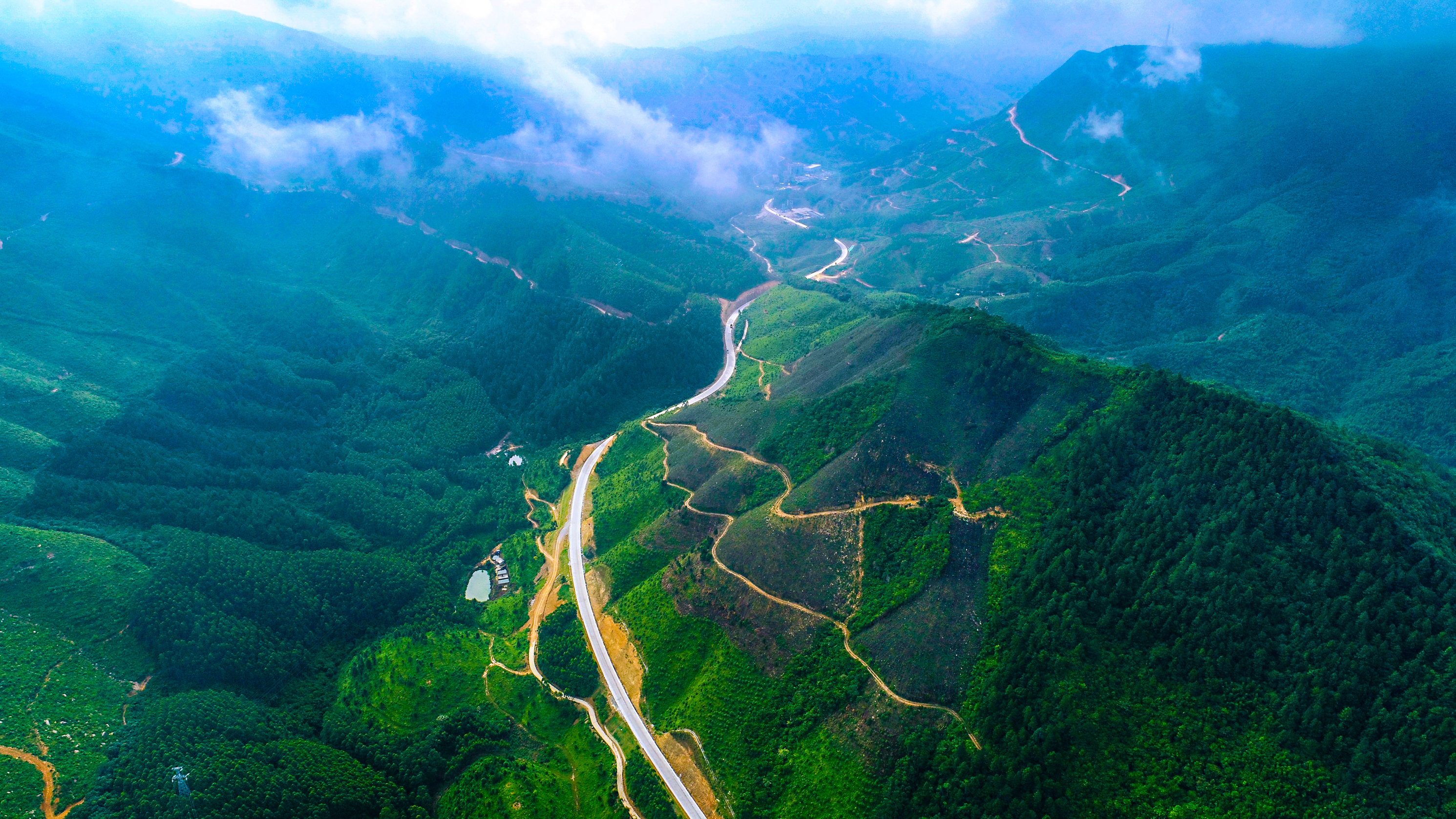 1.玉帶山中嵌——陸浦路穿山而過.JPG